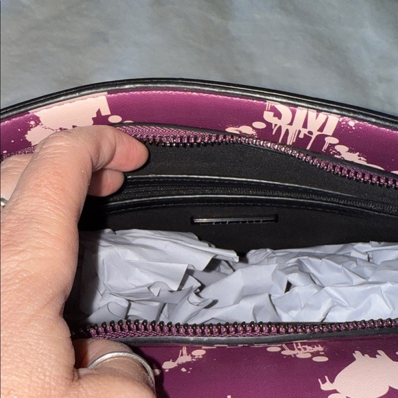 STEVE MADDEN EVELYN BLEEDING HEARTS CROSSBODY BAG WCOIN PURSE HALLOWEEN PURPLE - Picture 7 of 9